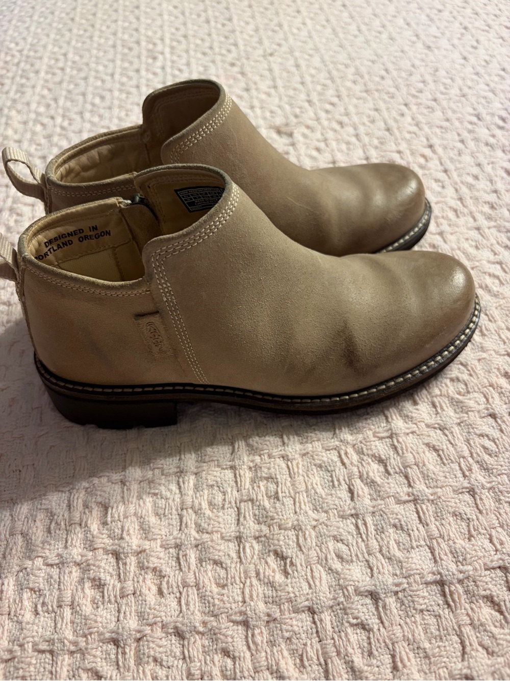 Keen Women's Heeled Chelsea Boots in Light Beige